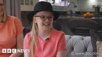 Ten-year-old delighted to be given Taylor Swift's hat by the star