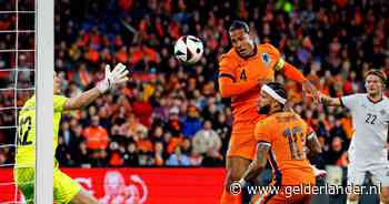 LIVE Nederlands elftal | Oranje op zoek naar meer goals tegen IJsland, Koeman voert wissels door