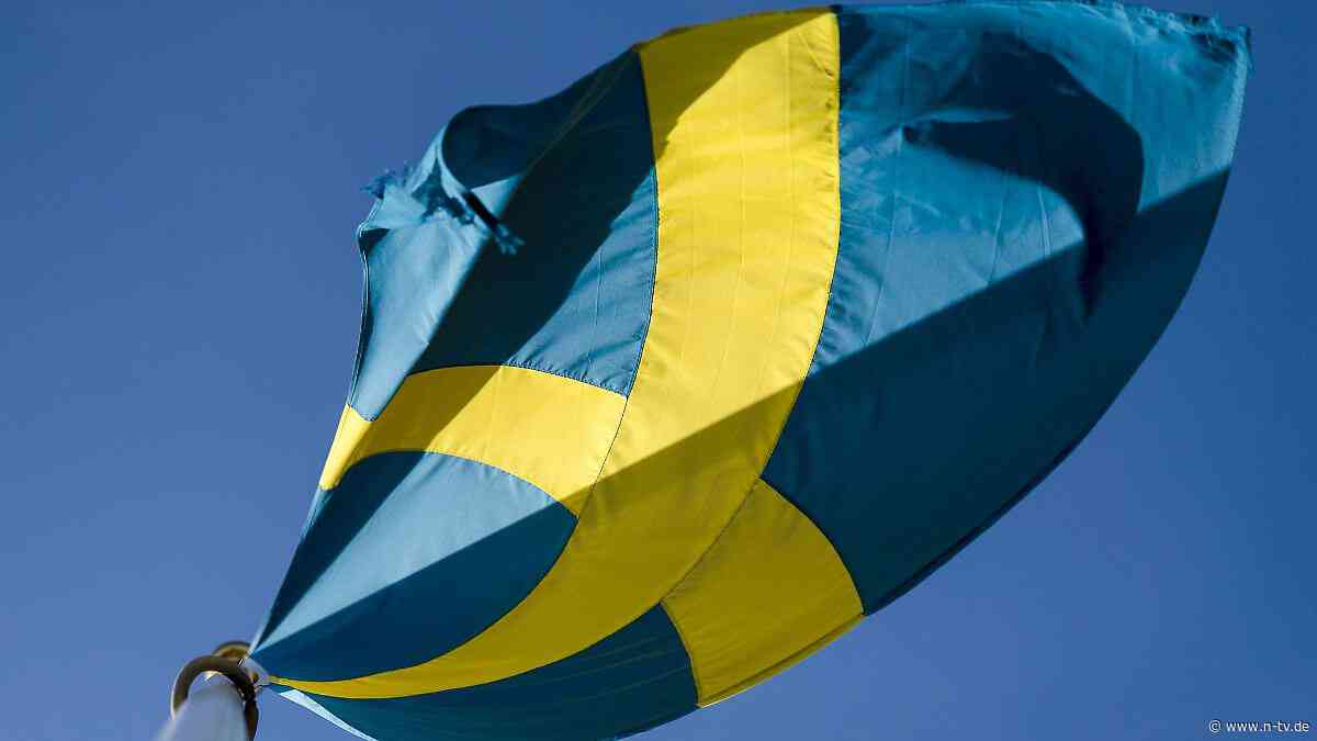 Er muss sein Mandat niederlegen: Schwedischer Rechtspopulist singt "Ausländer raus"