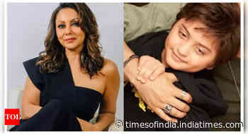 Gauri poses with AbRam at dinner party: Watch