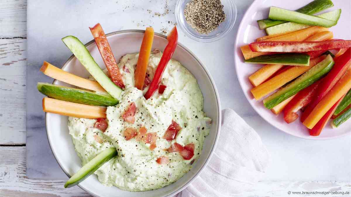 Gesünder Snacken mit Grüne-Soße-Bowl & Dipgemüse