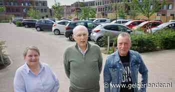 Parkeerbonje in Nijmegen-Noord, bewoners vrezen voor een plekje: ‘Straks kunnen we auto nergens kwijt’