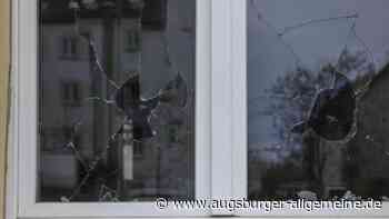 Unbekannte schlagen an Karlshulder Schule Fenster ein