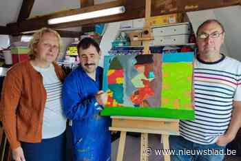 Mathias heeft mentale beperking en houdt zijn eerste schilderijenexpo: “Een droom wordt werkelijkheid”