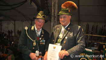 Ehrenvoll im Amt: Auszeichnung für Thomas Maurer von den Garmischer Gebirgsschützen