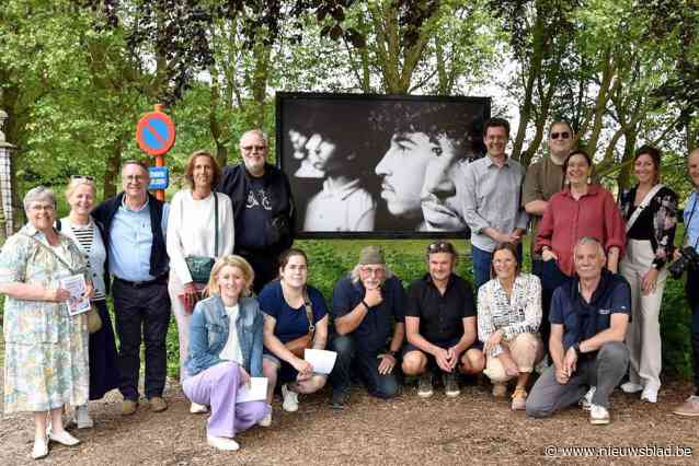 Hele zomer fototentoonstelling in openlucht in Colomapark