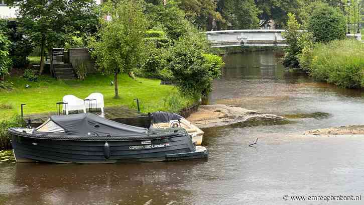 Singels dichtgeslibd door zware regenval, vaarrondje door de stad gaat niet