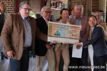 Kiwanis schenkt 4.500 euro aan UZA Foundation na golftoernooi