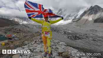 Veteran finishes Everest marathon in citrus outfit