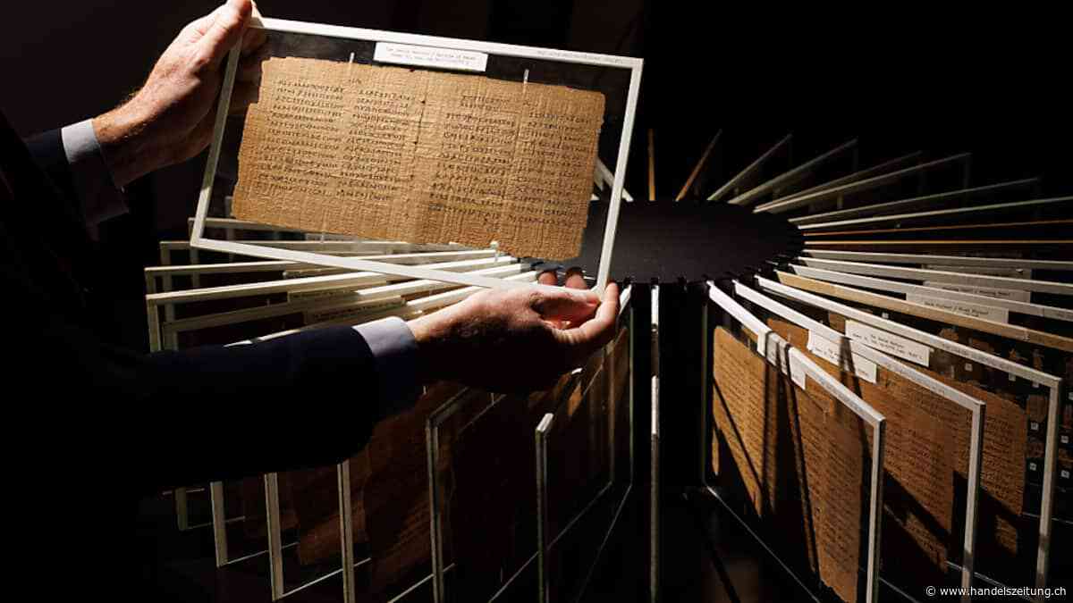 Ältestes Buch mit Bibel-Texten in London für Millionen versteigert