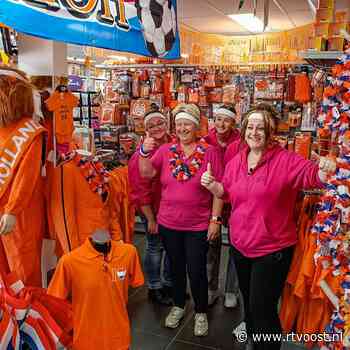 Duizend zweetbandjes en een oranje tankstation: oranjegekte in Overijssel