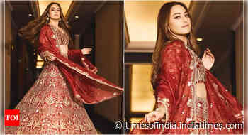 Is Sonakshi wearing red lehenga for her wedding?