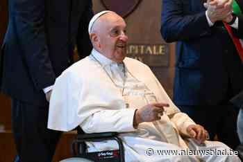 “Paus herhaalt homofobe uitspraak tijdens  bijeenkomst achter gesloten deuren”
