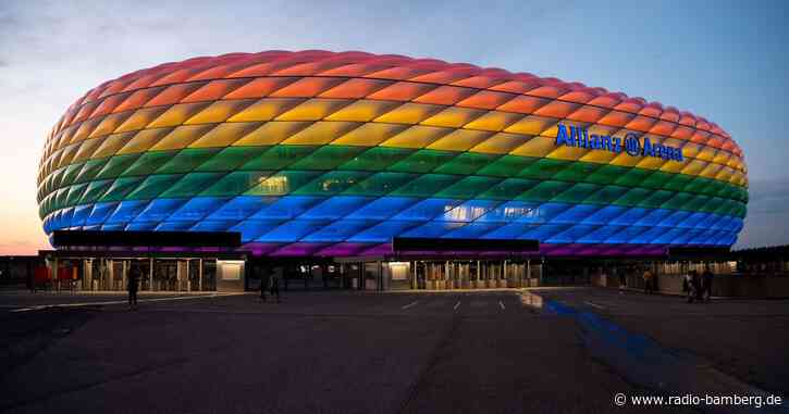 Münchner Arena an zwei EM-Tagen in Regenbogenfarben