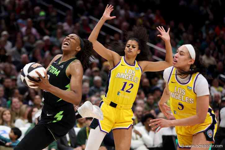 Nneka Ogwumike helps Storm pull away from Sparks