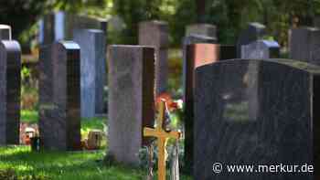 Grab mit Kerzenwachs übergossen: Störung der Totenruhe auf Friedhof Oberammergau