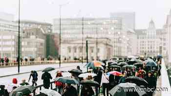 UK economy flatlines in April as rainy weather stifles spending