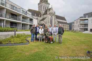 Groen parkje bovenop ondergrondse parking zorgt voor mooi zicht op kerk