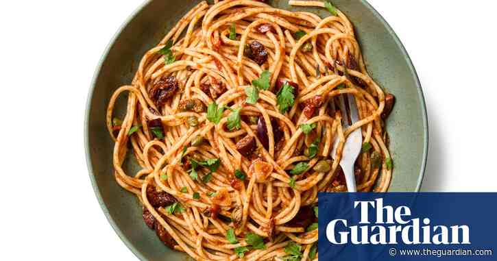 How to make pasta puttanesca – recipe | Felicity Cloake's Masterclass