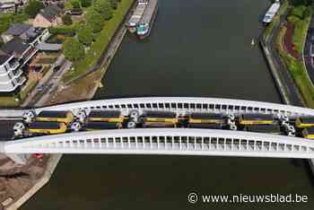 Twintig zware vrachtwagens testen draagkracht nieuwe brug: verkeer mag erover vanaf 21 juni (maar fietsers en voetgangers moeten nog wachten)