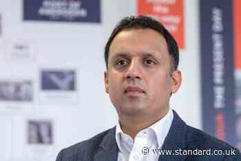 Sarwar confronted by activist over Streeting’s comments on NHS reforms