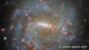 Hubble Telescope shares stunning galactic view despite recent hardware malfunction (photo)