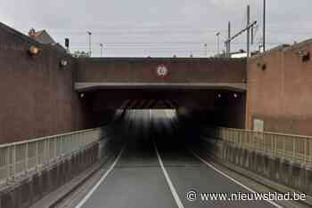 Vrachtwagen rijdt zich vast in spoorwegtunnel: “Zeker niet de eerste keer dat dit gebeurt”