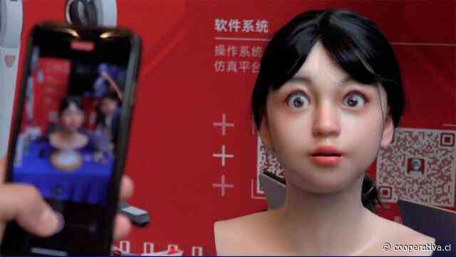 Robot que imita expresiones faciales concentra atención en China
