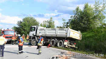 Schwerer Unfall auf der B299 bei Vilsbiburg: Mehrere Personen verletzt