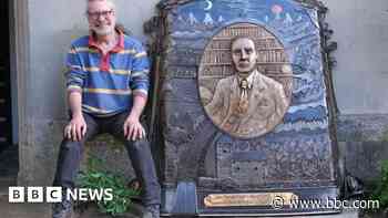 Tolkien memorial unveiled at author's college