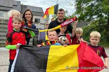 Bewoners van Margarethahof helemaal in de ban van Rode Duivels: “Straat kleurt tricolore voor Kevin, Romelo en ons allemaal”