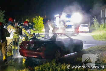 Cabriolet gaat in vlammen op bij nachtelijke autobrand in Almere