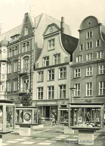 Traditionsgeschäfte und Cafés der 60er in den Giebelhäusern der Rostocker Kröpi