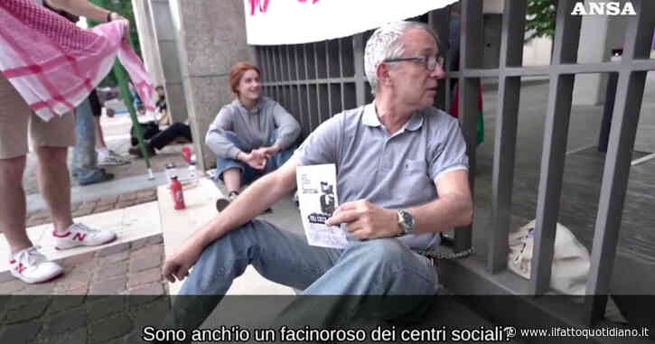 Torino, professore del Politecnico si incatena insieme agli studenti pro Palestina: “Sono anch’io un facinoroso dei centri sociali?”