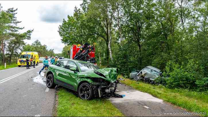 Lelystad - Lelysteding betrokken bij ernstig ongeluk met vier auto's bij Ermelo
