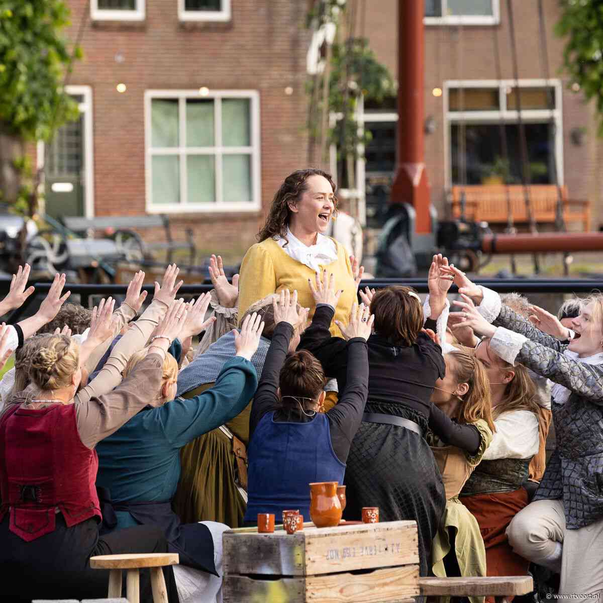De kop is eraf in Blokzijl: theaterspektakel Kaatje bij de Sluis beleeft uitverkochte première