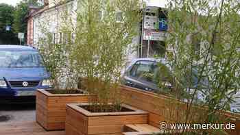 Pflanzen und Holzbänke statt parkender Autos - für mehr Attraktivität der Tempo-20-Zone