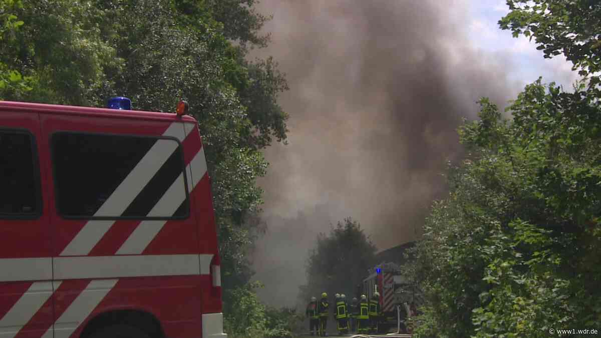 Großbrand in Kamp-Lintfort: THW hilft Feuerwehr