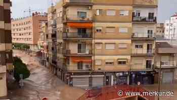 Heftige Unwetter in spanischer Urlaubsregion: Wasser-Massen reißen ganze Autos mit sich