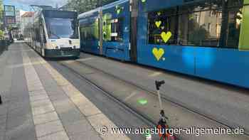 Schwerer Unfall am Theodor-Heuss-Platz: Straßenbahn erfasst jungen Mann