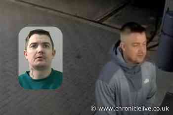 See murderer casually buying snacks after fatal ammonia attack on Gateshead man Andrew Foster