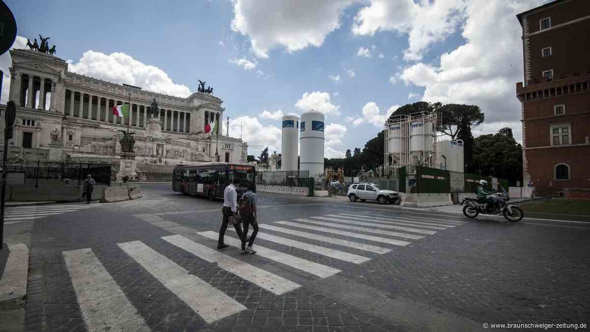 Rom: Oma wirft sich auf Straße vor Enkelin – und stirbt