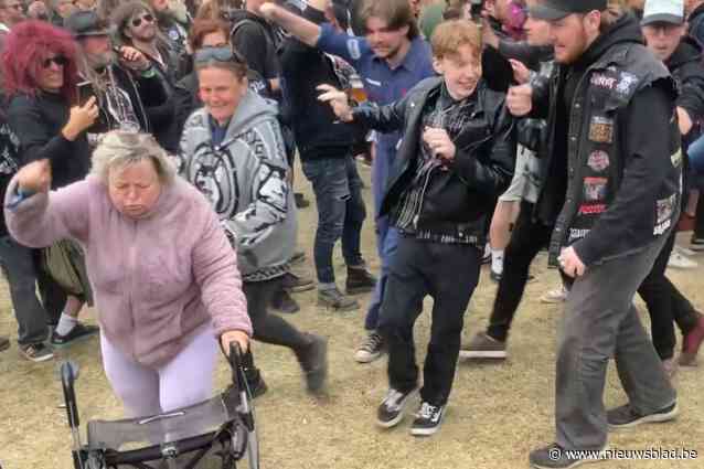 Bejaarde vrouw met rollator voert moshpit aan op rockfestival: “Een moment van puur geluk voor iedereen”
