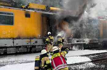 FW-HAAN: Turmtriebwagen brennt auf Bahnstrecke zwischen Gruiten und Hochdahl