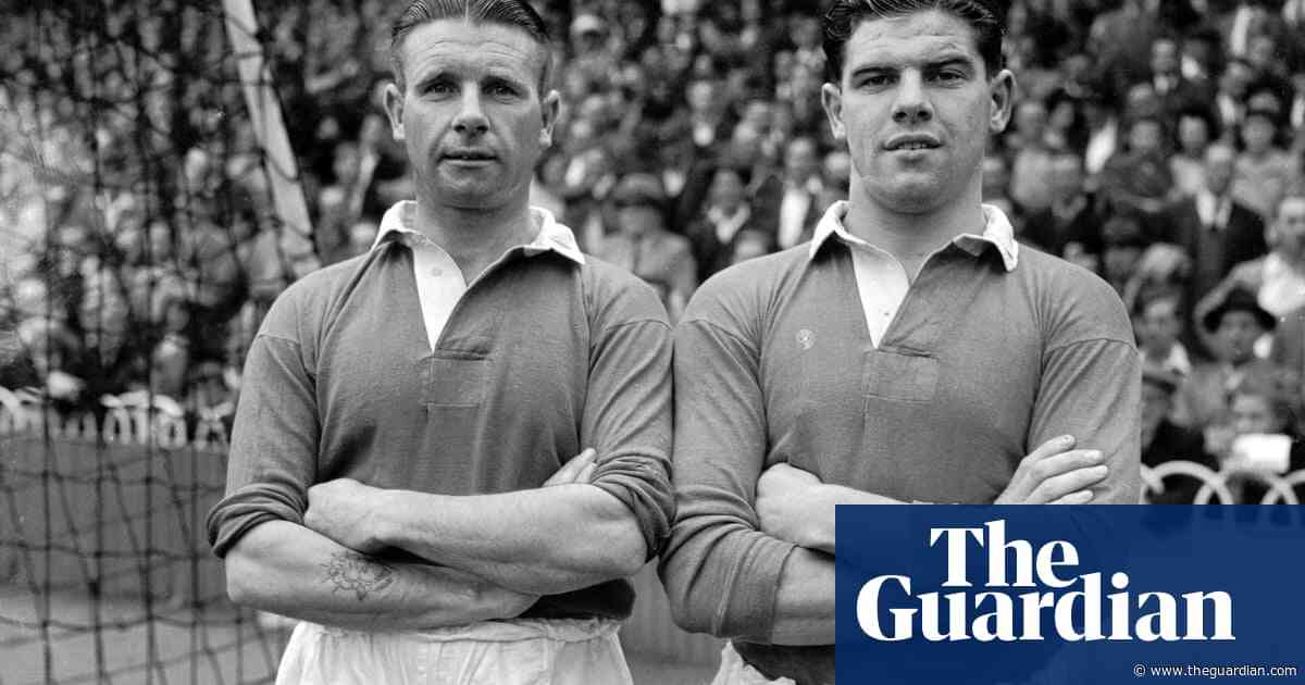 Former England and Bolton defender Tommy Banks dies aged 94