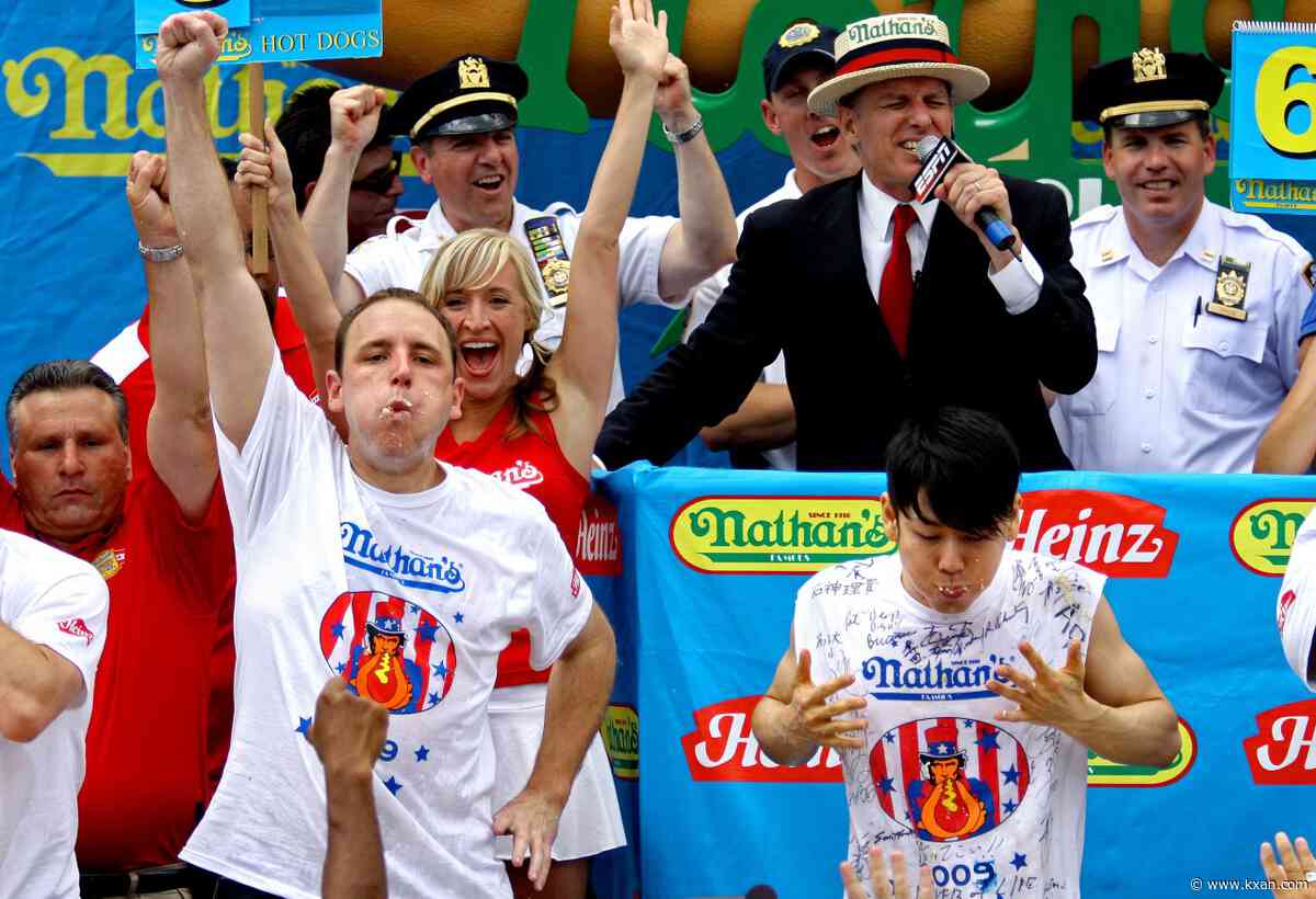 Joey Chestnut, Kobayashi to go head-to-head in live hot dog eating contest on Netflix