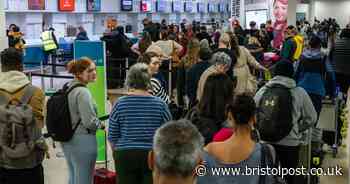 Huge queues at airport after sudden change in travel rules