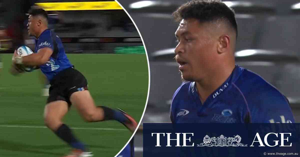 Blues bolter Clarke claims clumsy try