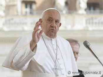 "Si può ridere di Dio". Il Papa incontra i comici prima del G7