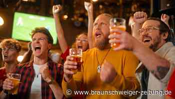 Warum viele Fußball-Fans auf ihr Bier länger warten müssen
